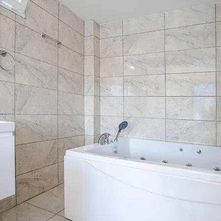 3 Bedroom With Private Pool In Kisla Bay *