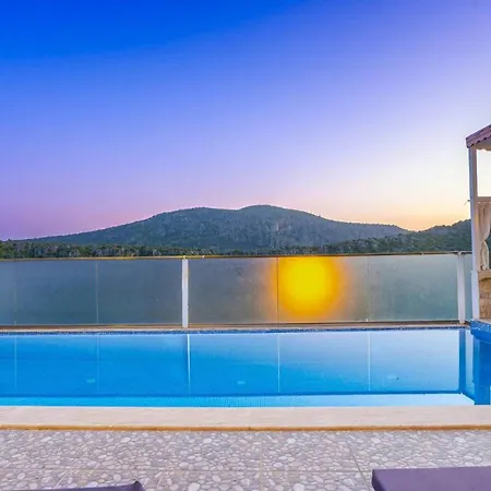 3 Bedroom With Private Pool In Kisla Bay 别墅